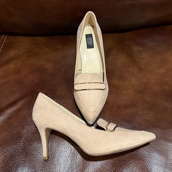 Jones New York Shoes - Jones New York Classy Pump in a versatile color. Worn once in EUC